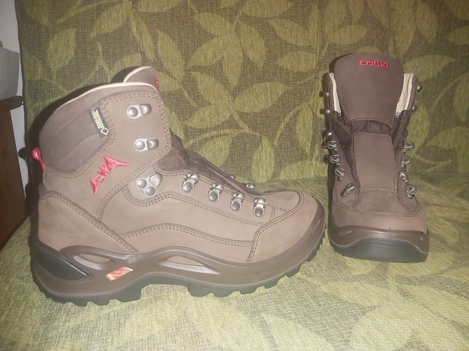 Дамски туристически обувки Lowa GTX