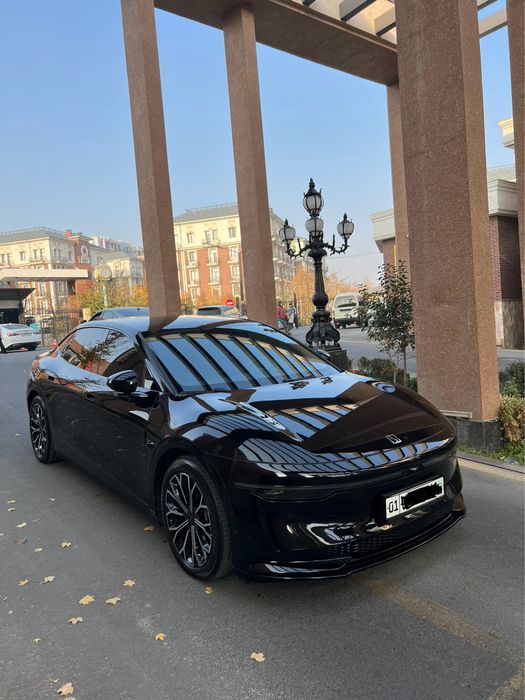 Zeekr 007 standart 2024 yil