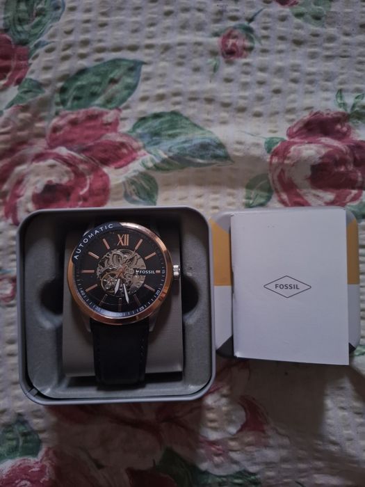 Vând sau schimb cu smartwatch Ceasul Automatic "Fossil"