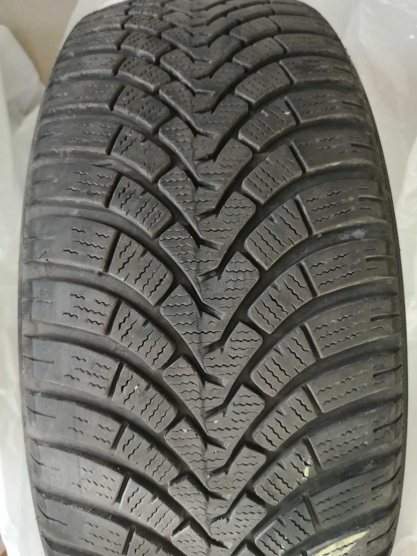 Продавам 3 бр. FALKON 225/55/18 зимни гуми 18 цола