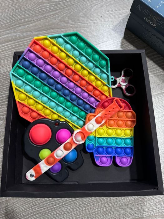 Антистрессы для детей игрушки Pop it и Simple Dimple