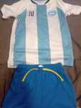 Vand tricou si pantaloni scurti de fodbal