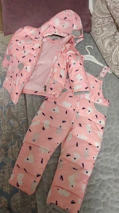 Продам зимни комбинезон для девочки