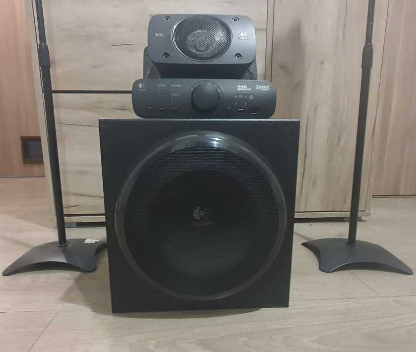 Sistem Logitech Z906 5.1 + set 5 sateliți extra + 2 stative –  OFERTĂ