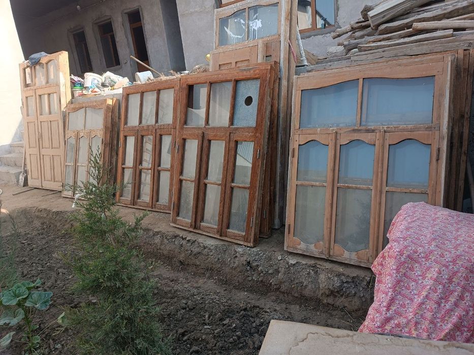 Eshik derazalar sotiladi