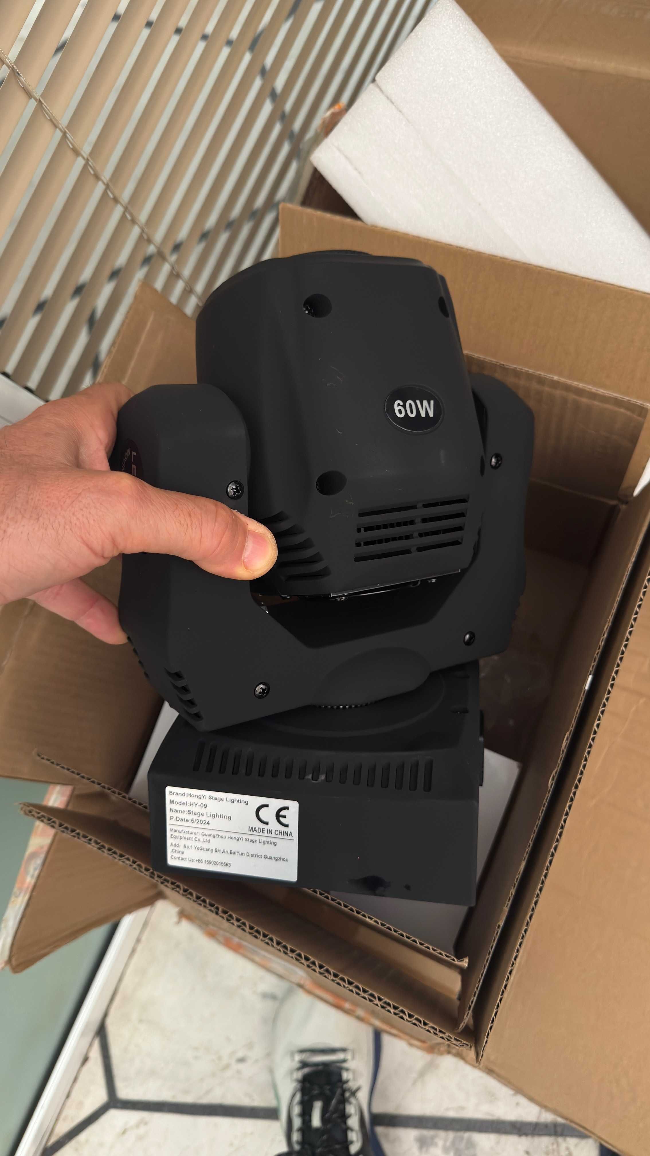 Продавам движещи глави moving head LED MINI SPOT 60W нови !