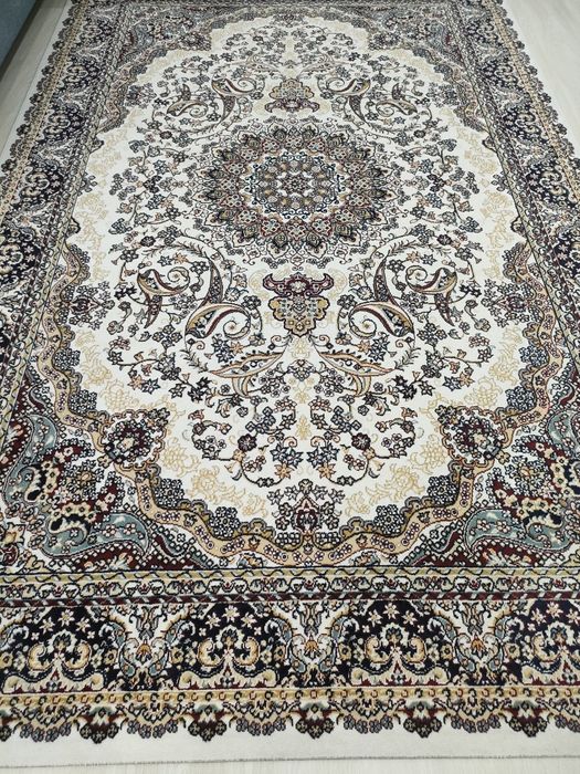 Продам ковер в хорошем состоянии