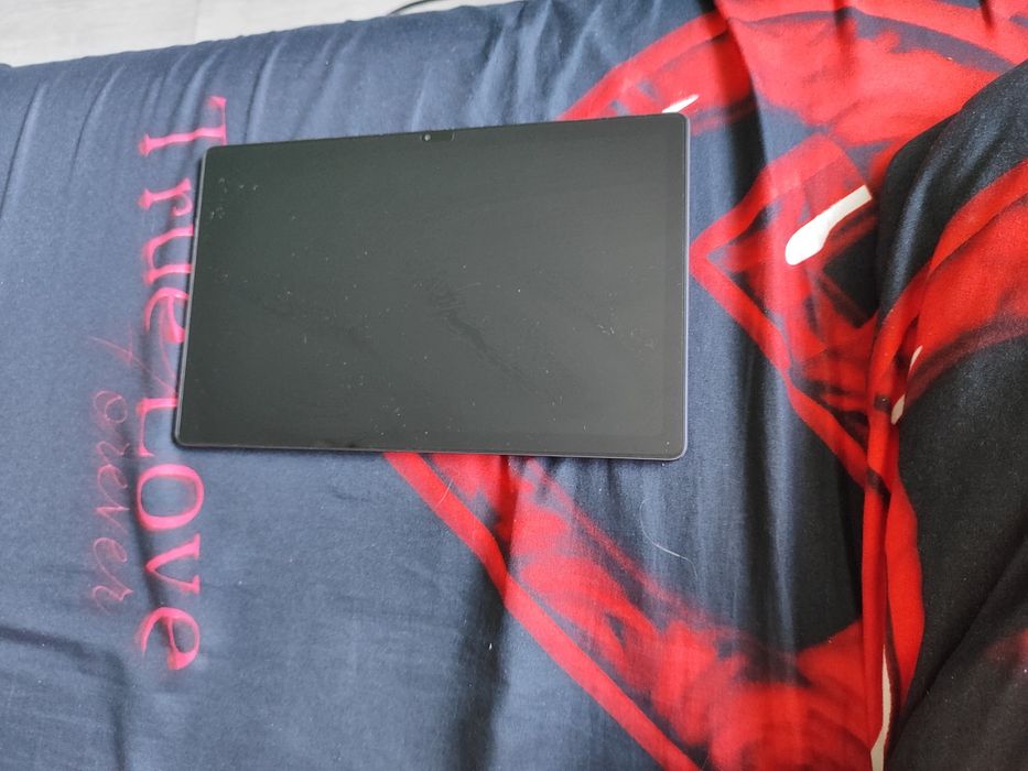 Планшет новый  пользовались всего один раз