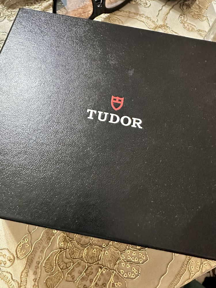 Tudor часы новые с Катара
