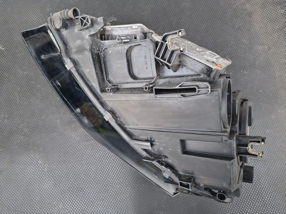 Faruri Stanga/dreapta Cu Xenon Si Led Audi A4 B8 
COD 8K0941003D /8K09