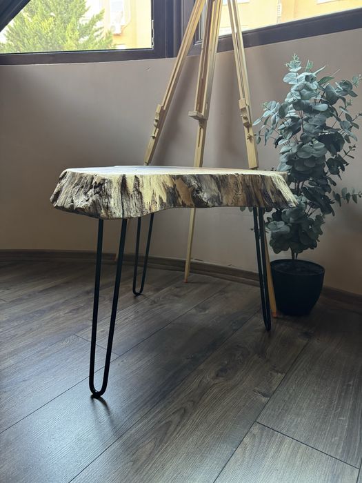 Уникална малка маса - ръчна изработка , истинско дърво