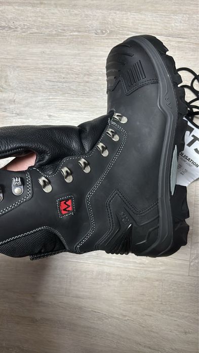 Продается спец обувь оснь-весна