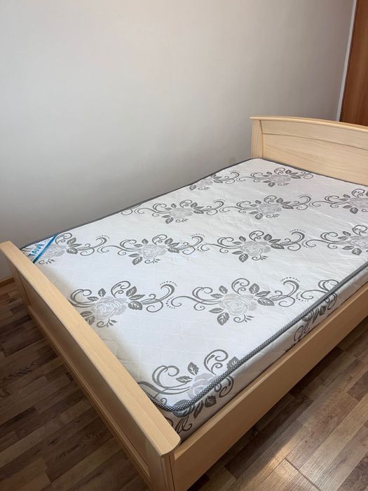 Продам кровать с матрасом