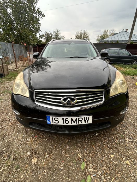 Vând Infiniti 3.5 benzină