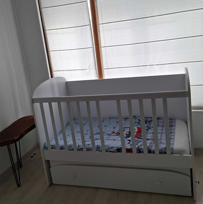 Кошара с люлеещ механизъм