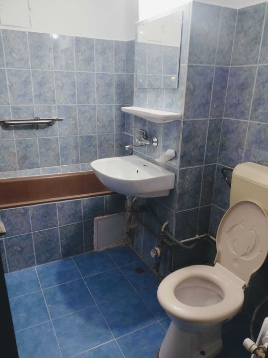 Proprietar vând apartament cu 3 camere,decomandat,
