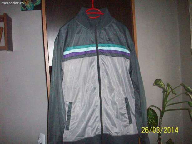 Vand bluza sport originala, produs de calitate, import Germania,noua.