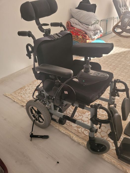 Электрическая инвалидная коляска