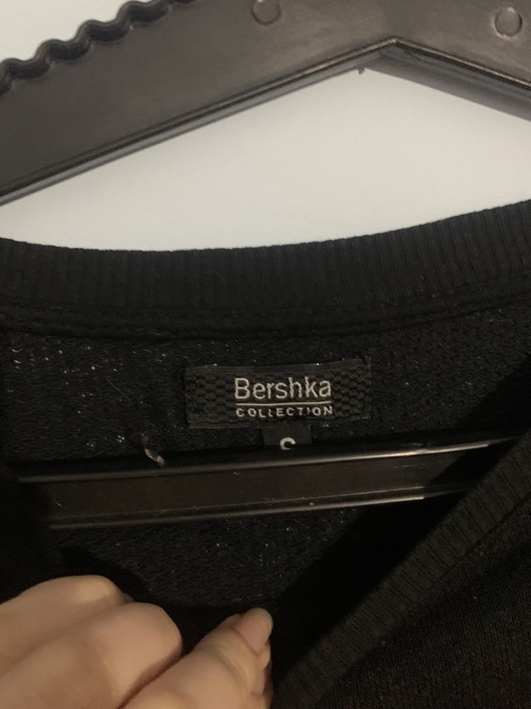 Bluza neagra Bershka cu dantela în părți