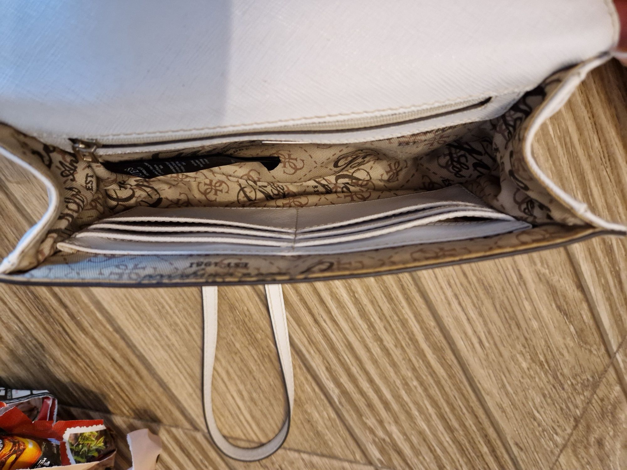 Оригинална дамска чанта GUESS
