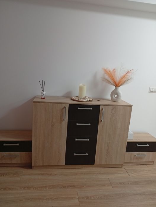 Vând comodă+ două noptiere