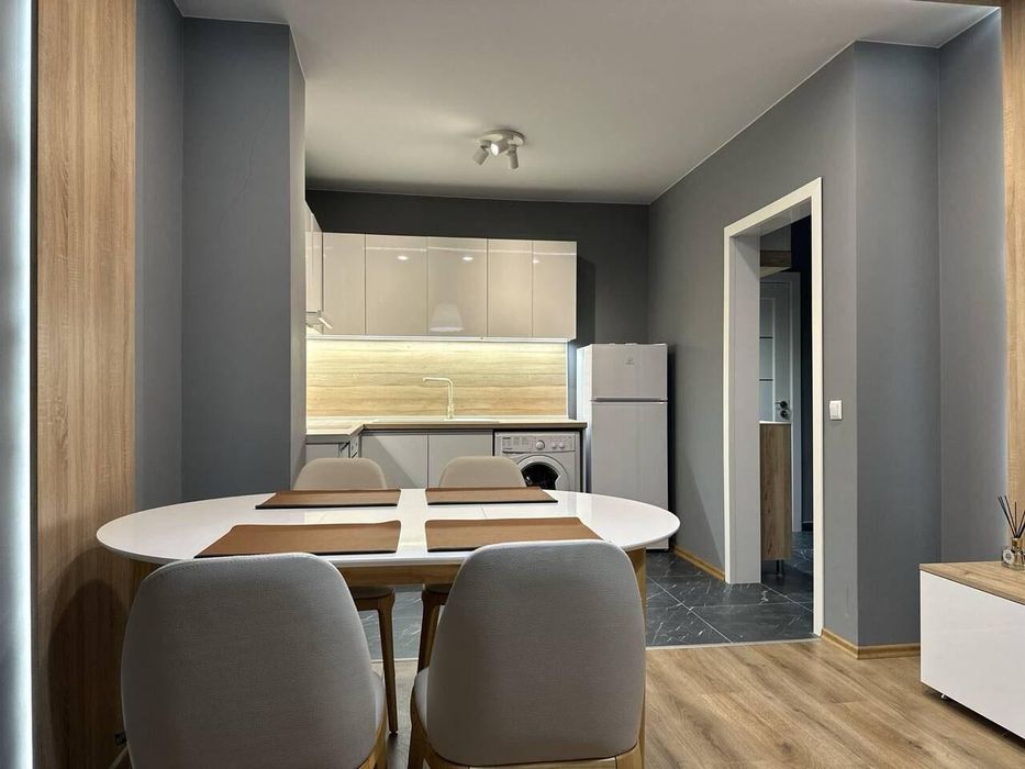 Дава се под наем Двустаен апартамент в Бургас, Изгрев - 60 кв.м за 612 € - Снимка #1