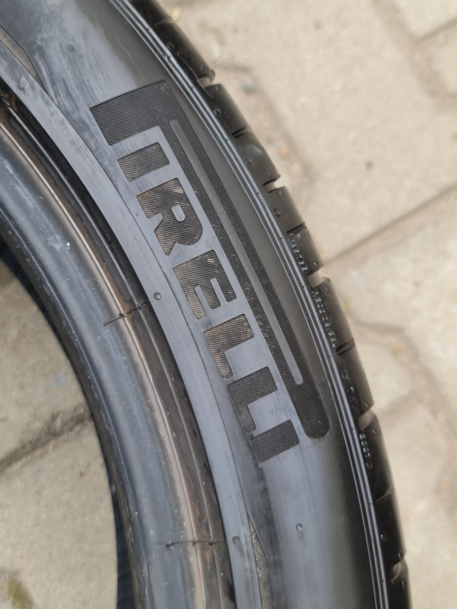 265 40 22 Pirelli