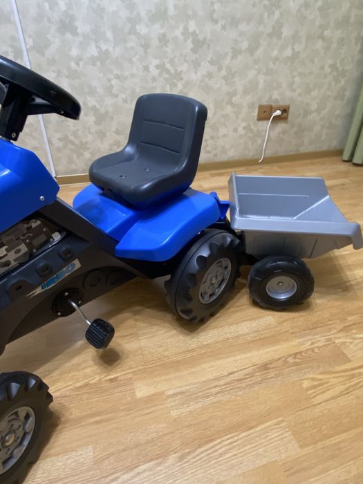 Трактор с прицепом на педалях «Полесье»