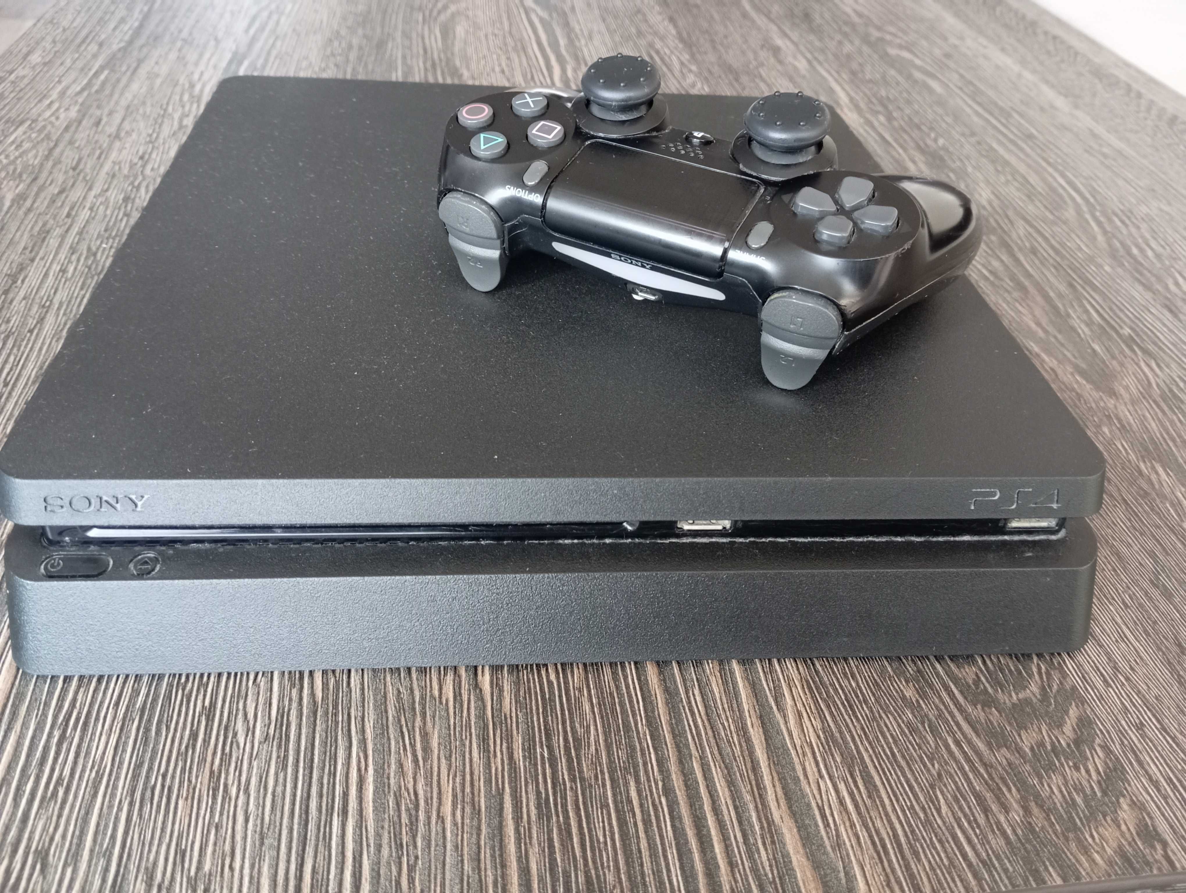 PlayStation 4 Slim черен цвят