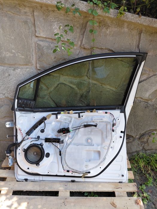 Uși fata / spate , dreapta / stanga complete de Toyota Prius IV