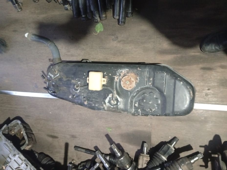 Kareyski avto ehtiyot qismlari  Damast benzin bak