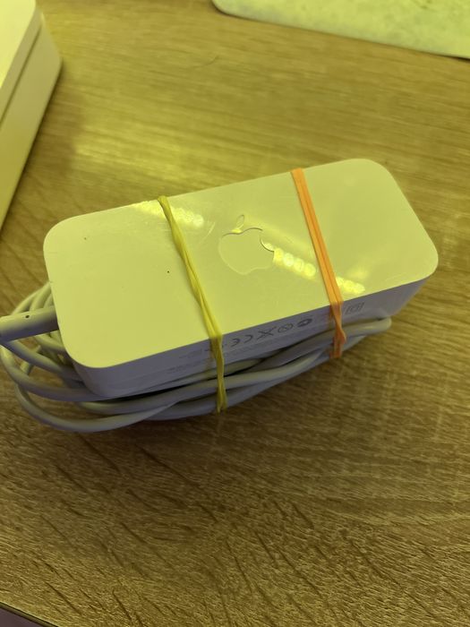 Apple cinema display monitor