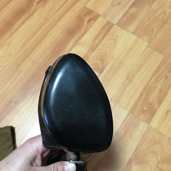 Sandale , botine 37 originale Gucci Black Perforated Leather Kim Platf