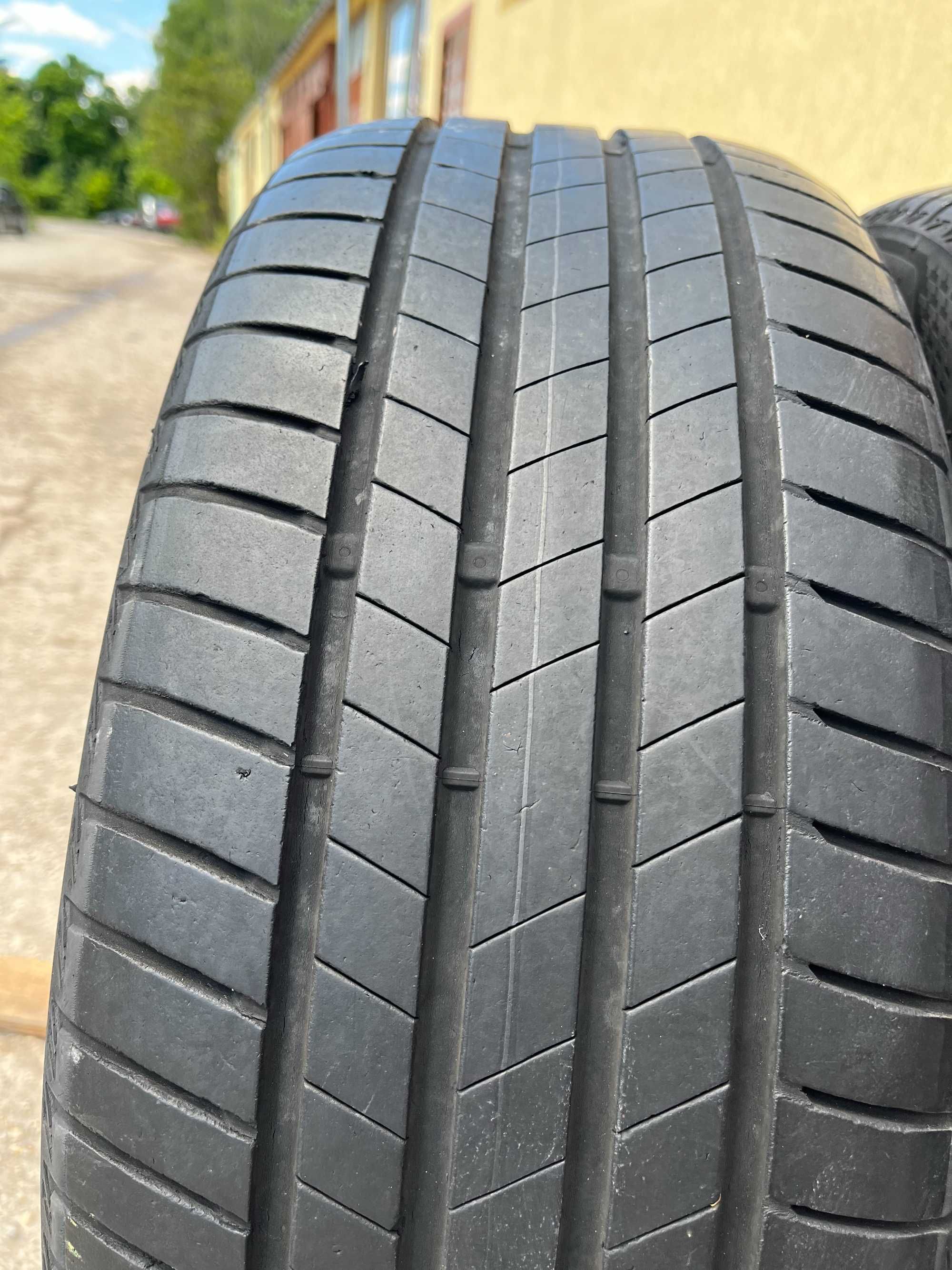 2 бр. летни гуми 225/45/19 Bridgestone DOT 1519 4,5 mm