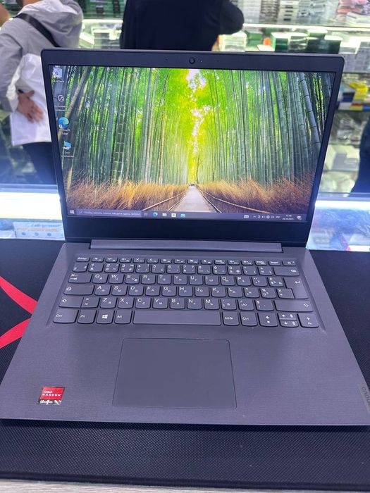 Notebook sotiladi Acer E1-531G