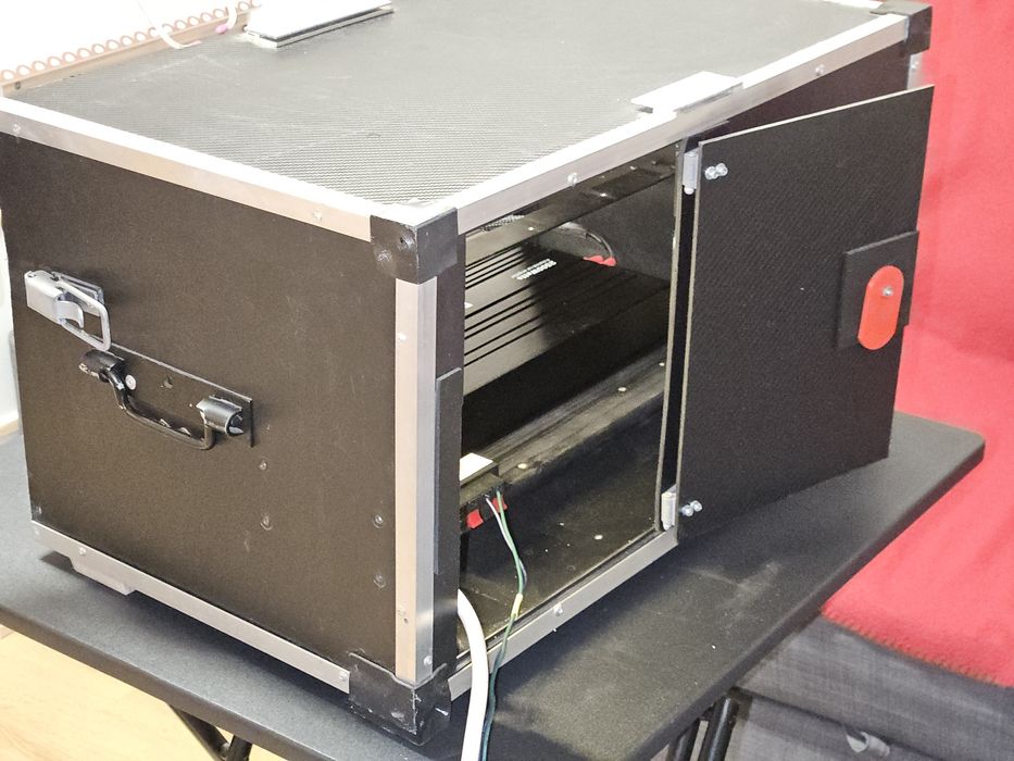 Amplificator audio 4x2500w si 2 boxe