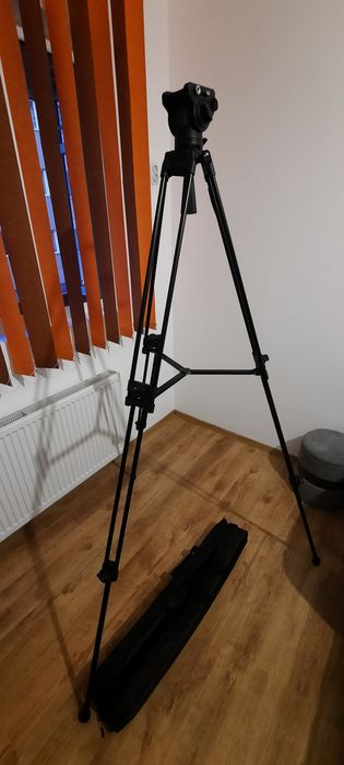Tripod Cayer BV30L fluid head 1.9 m