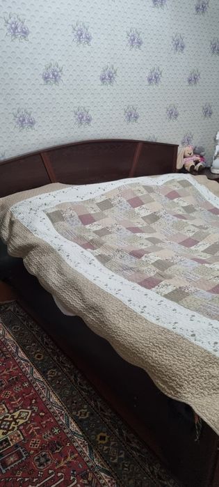 Продаю двуспальную кровать.
