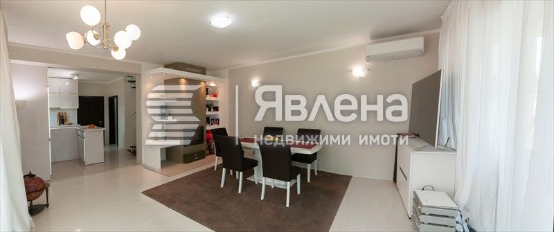Слънчева просторна къща с три спални в Горна Трака с две паркоместа!