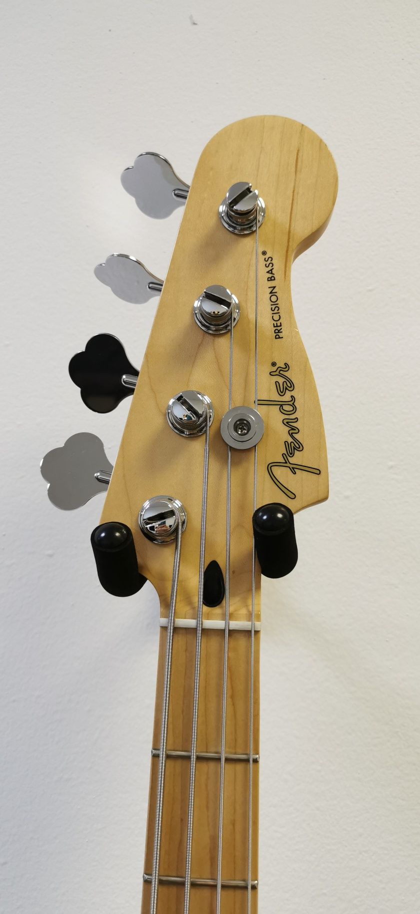 Бас-гитара Fender Player Precision Bass Maple Fingerboard Tidepool.
Це