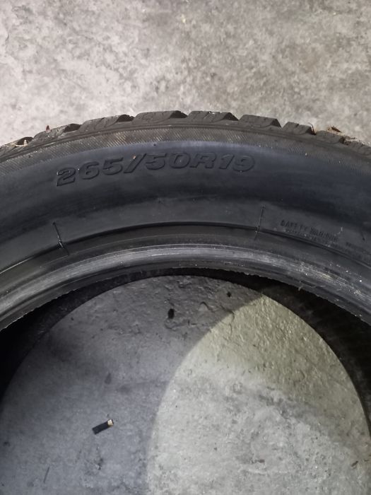 Vind 4 anvelope iarnă 265../50r19