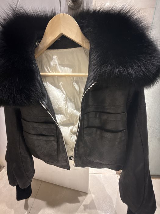 Черно кожено яке със сваляща яка