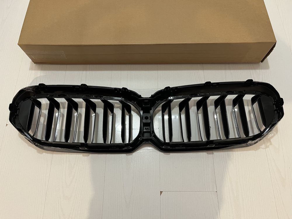 Grile Duble Compatibile BMW Seria 5 G30 G31 Facelift 2020+ Negru Lucio