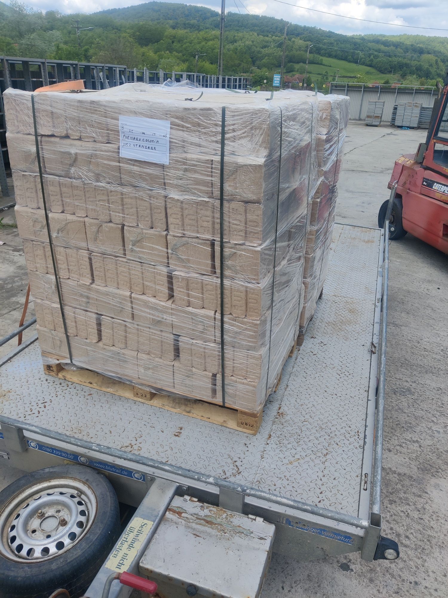 Vindem Brichete fag, tip RUF, la tona sau la pachet de 10 kg