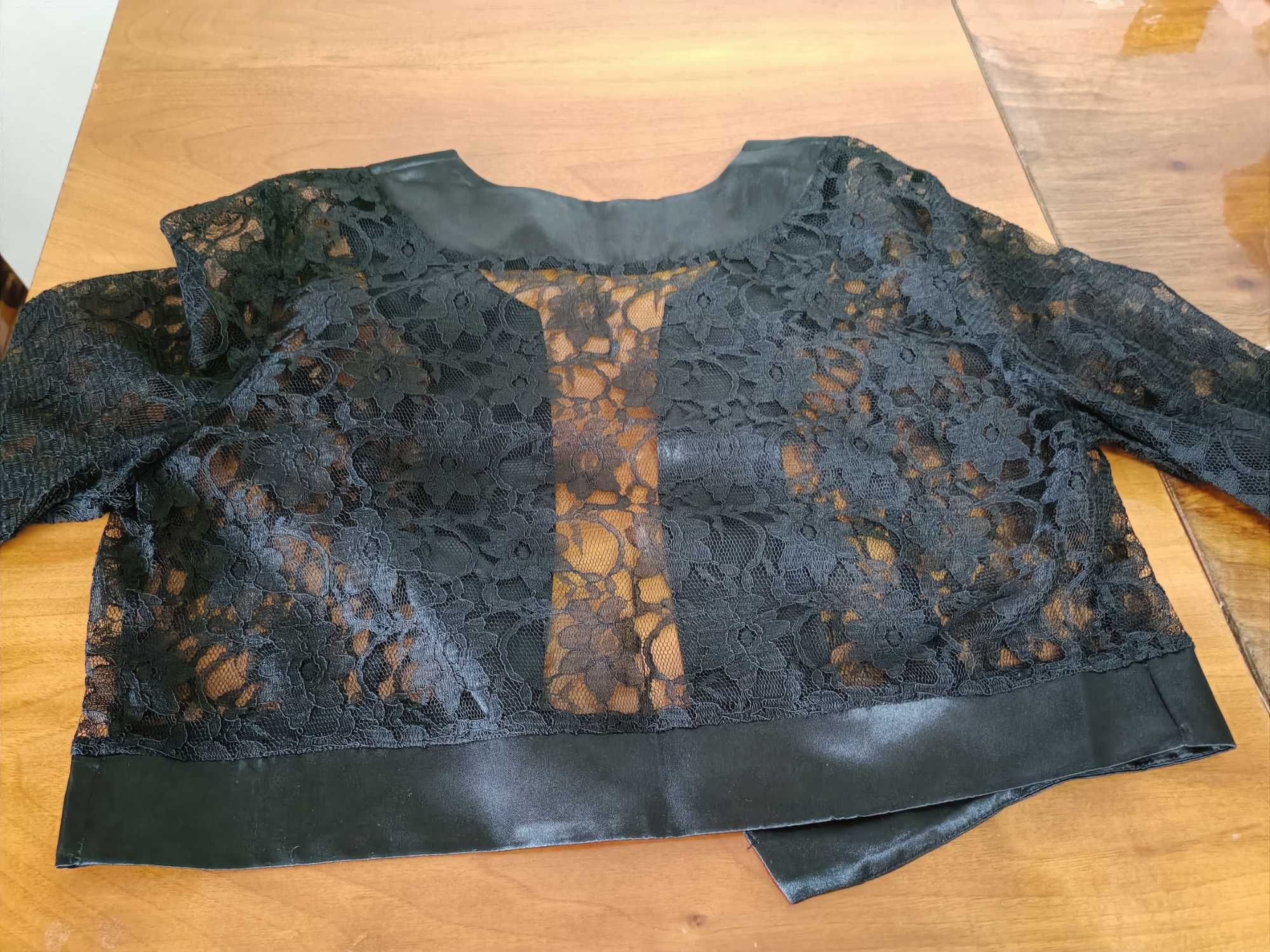 Vând blazer negru
