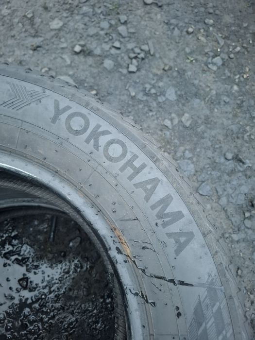 Vand 2 anvelope 215 65 16 yokohama de iarna