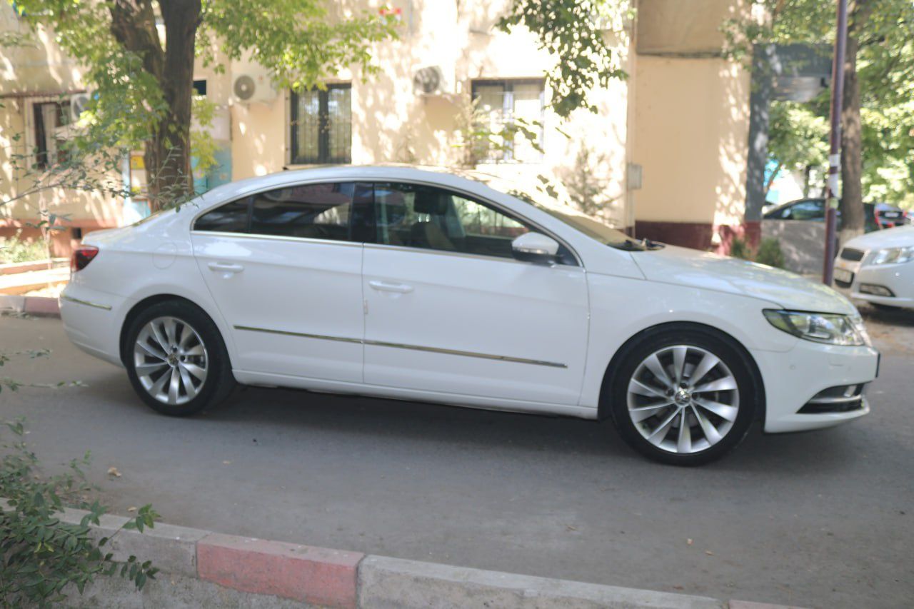 Продаётся Volkswagen Passat Coupe