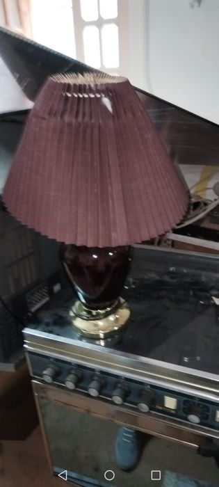 Настольная лампа с абажуром — рабочая, в хорошем состоянии