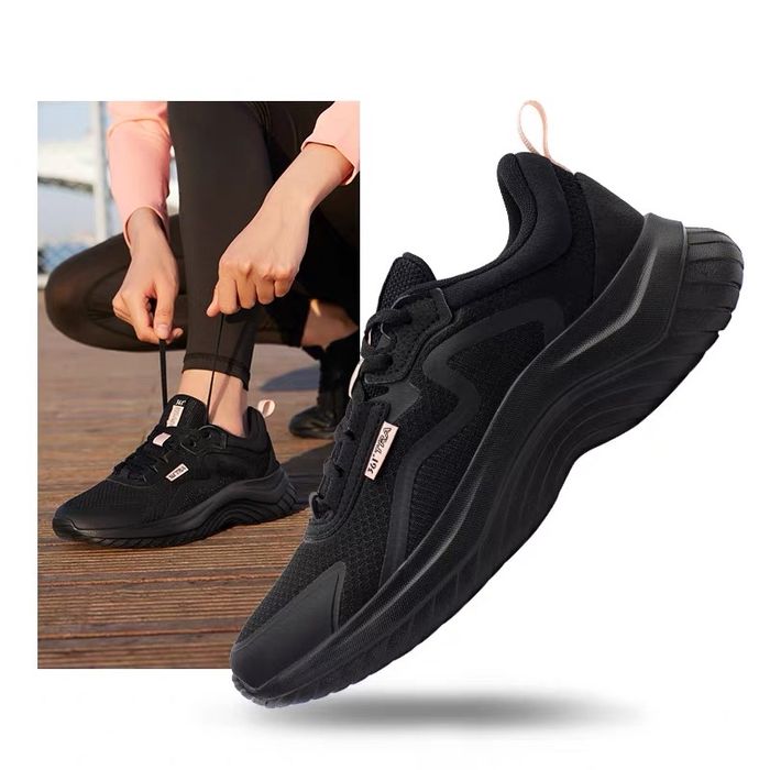 Продам новые кроссовки