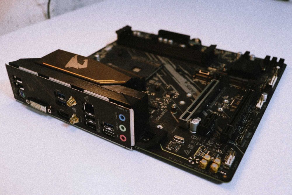 Placă de bază Gigabyte B550M ELITE AX – WiFi 6 (garantie 3 ani)